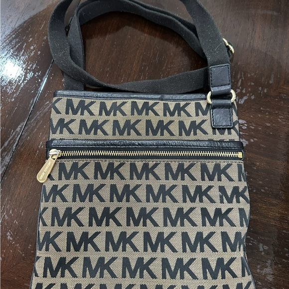 Michael Kors Black Crossbody Bag - Picture 1 of 2